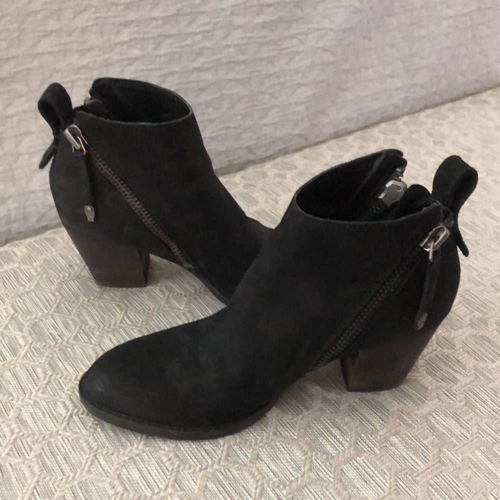 Dolce Vita Jaeger Bootie, Double Side Zip. Color: Black. Size 7 - Picture 6 of 13